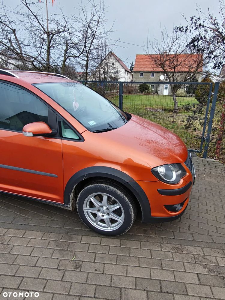 Volkswagen Touran 2.0 TDI DPF Cross - 4