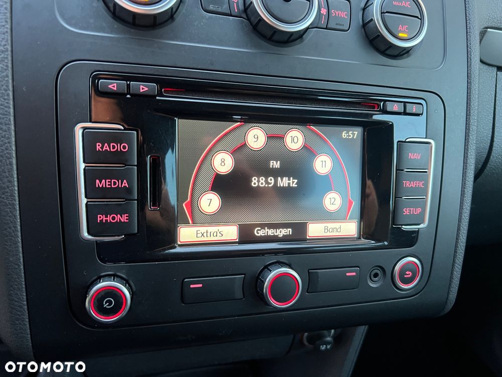 Volkswagen Touran 1.6 TDI DPF BlueMotion Technology Comfortline - 16