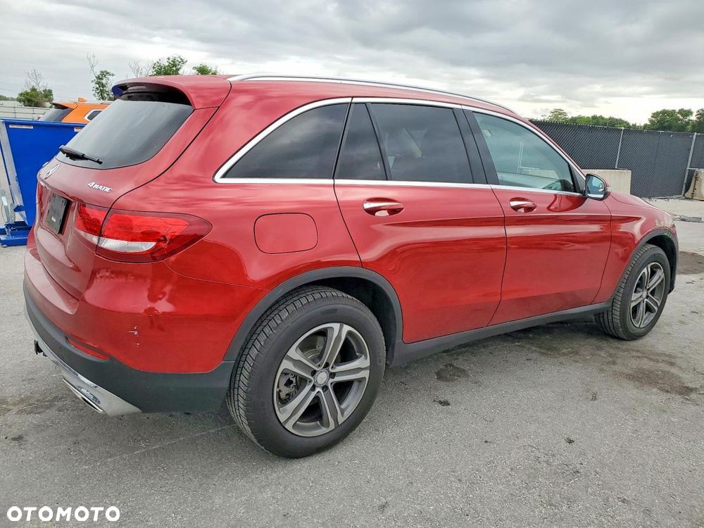 Mercedes-Benz GLC 300 4-Matic - 4