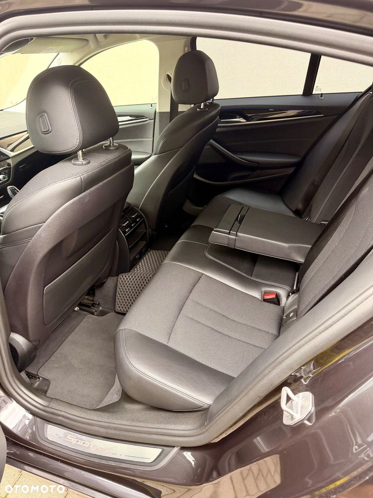 BMW Seria 5 520d Sport Line - 11