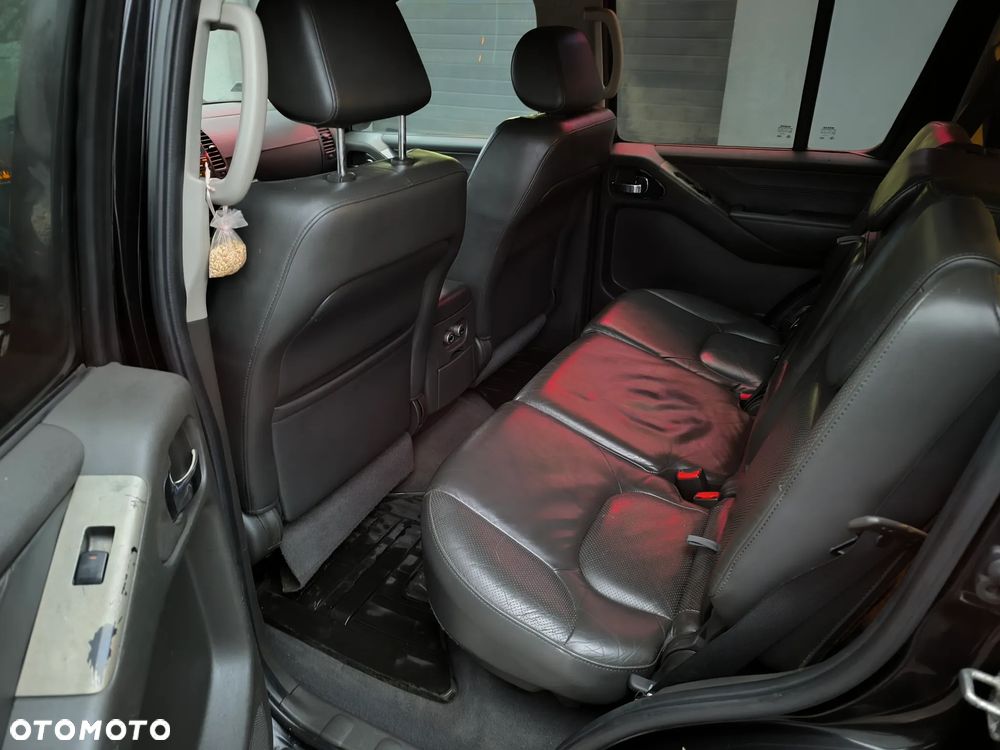 Nissan Pathfinder 2.5 D LE - 9