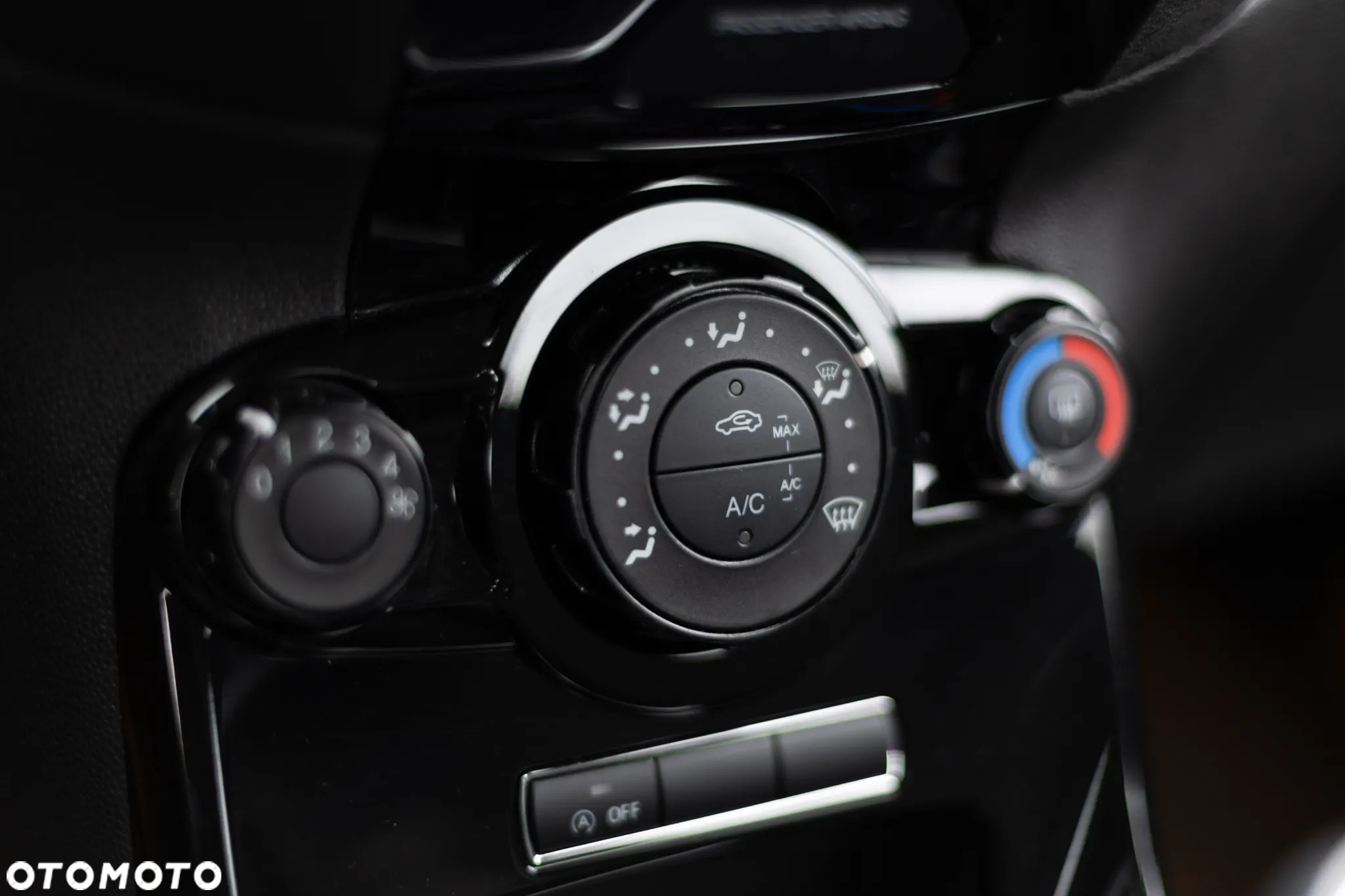 Ford Fiesta 1.0 EcoBoost Titanium - 28