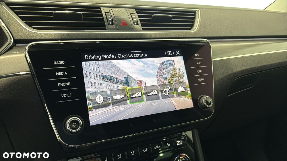 Skoda Superb 2.0 TDI SCR 4x4 Scout DSG - 24