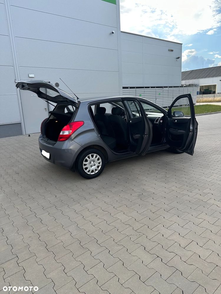 Hyundai i20 - 17