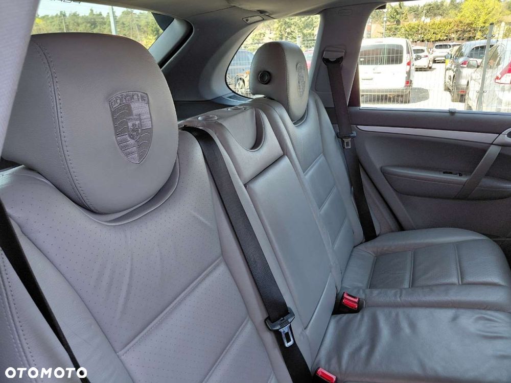 Porsche Cayenne - 19