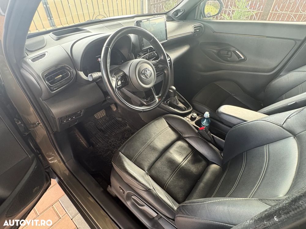 Toyota Yaris Cross 1.5 VVT-i HSD 4x4 Exclusive Premiere - 10