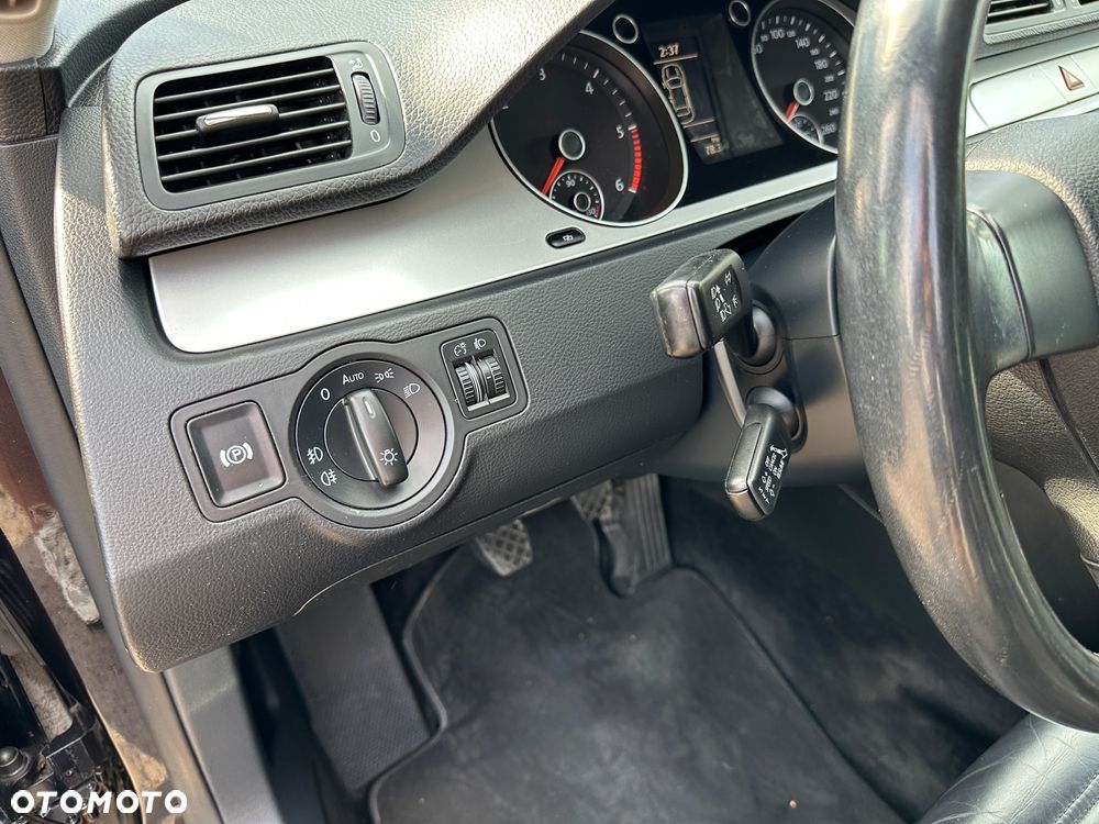 Volkswagen Passat 2.0 TDI DPF Comfortline - 17