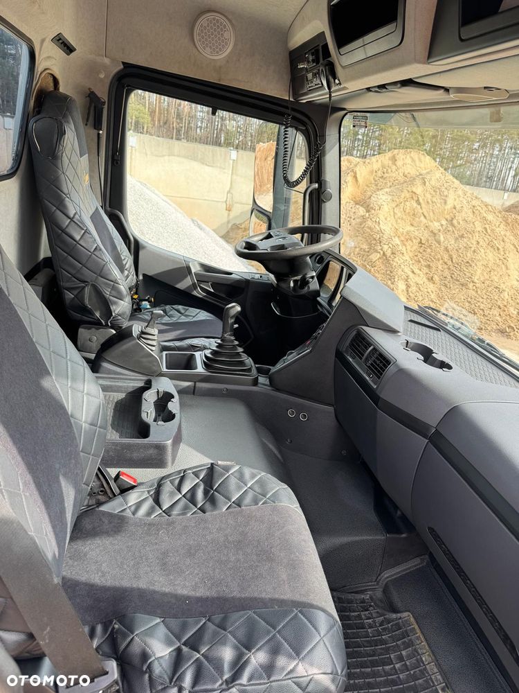 Mercedes-Benz Arocs - 9