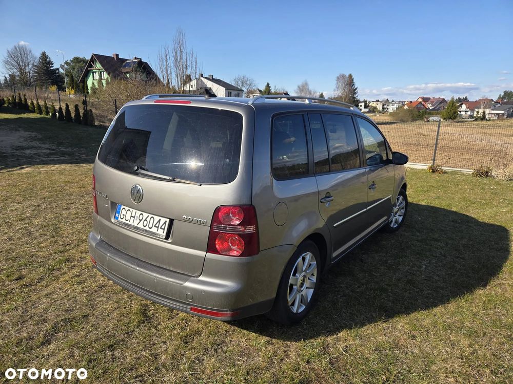 Volkswagen Touran 2.0 TDI DPF Highline DSG - 4