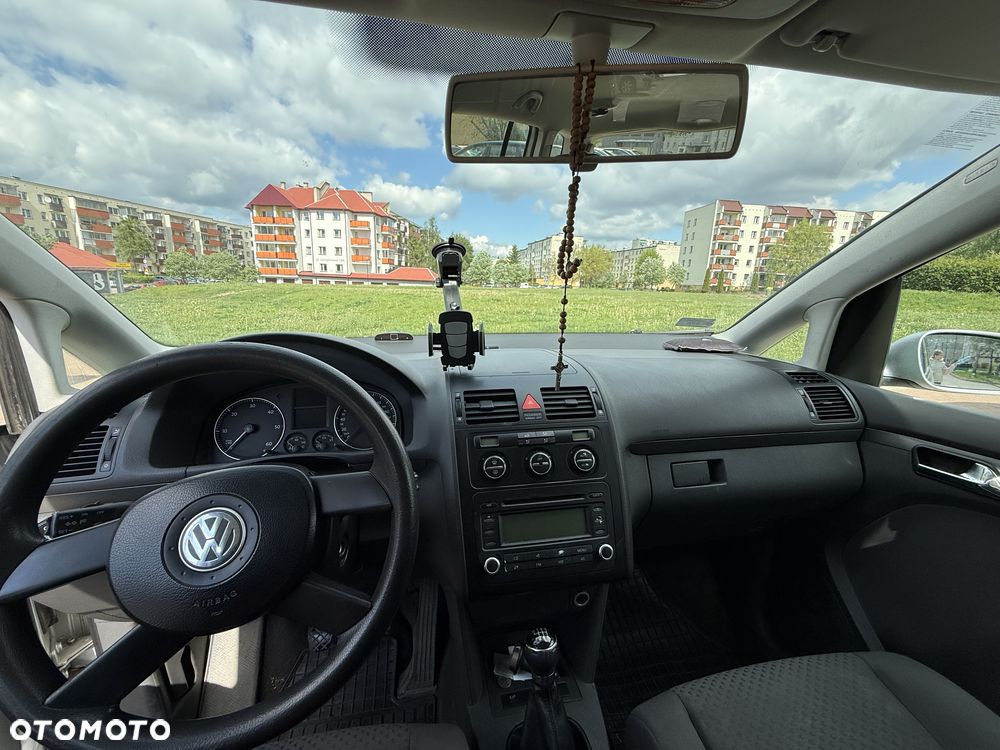 Volkswagen Touran - 4