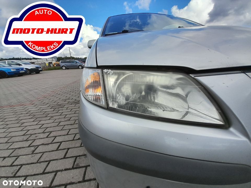 Reflektor Lampa Prawa Przednia Mazda Premacy