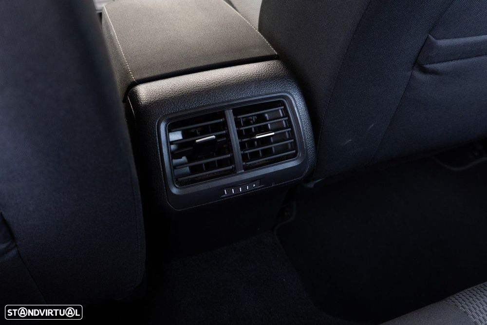 VW Golf 1.6 TDI Confortline - 37