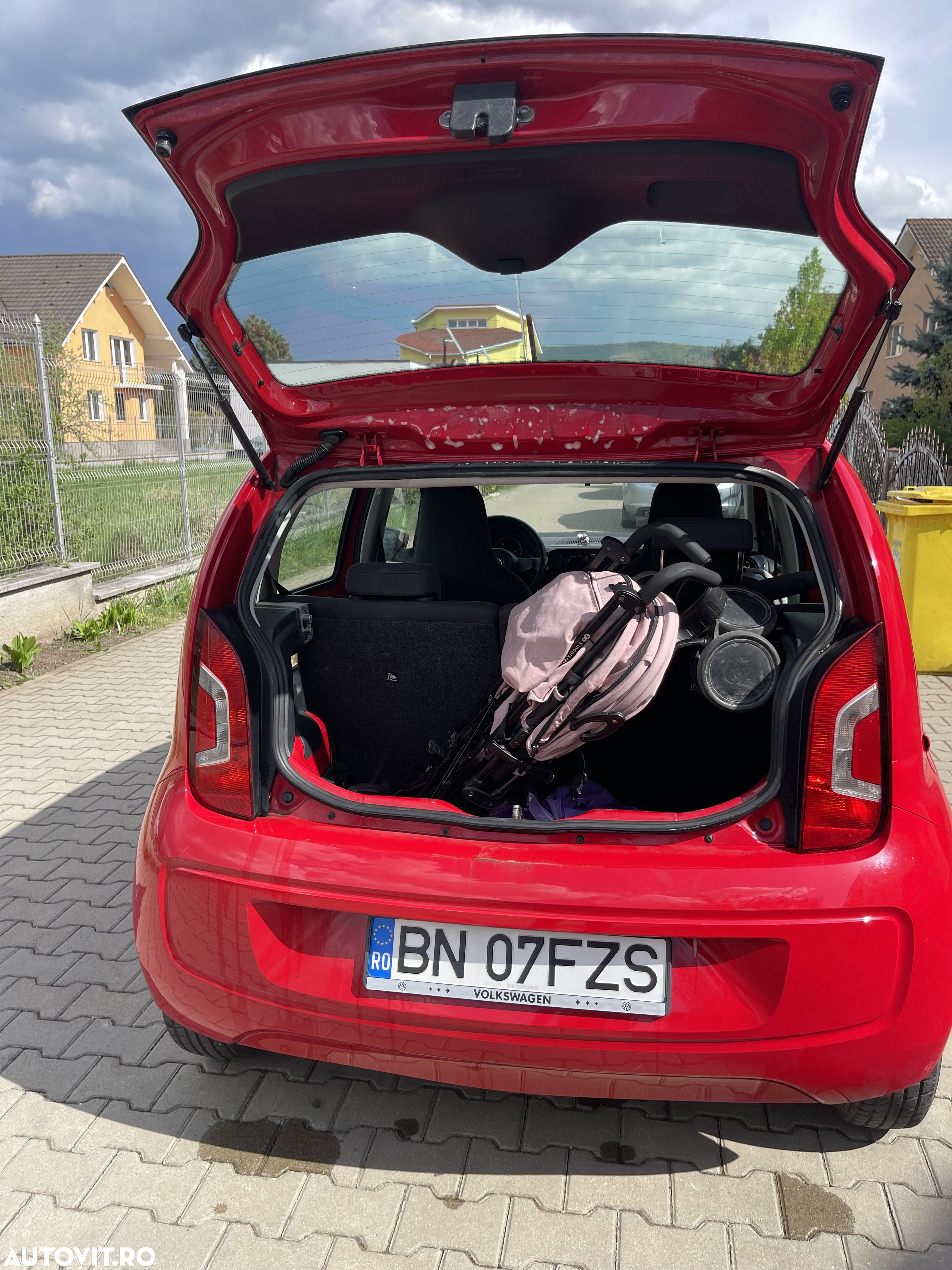 Volkswagen up! BlueMotion Technology colour fortana red - 11