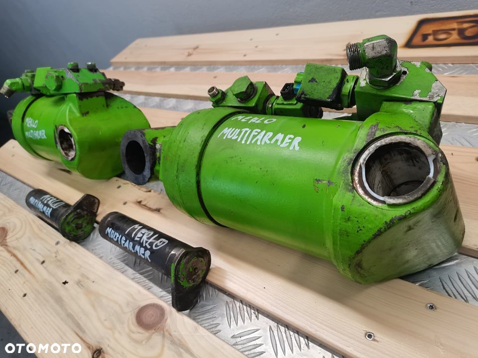 Cylinder hydrauliczny poziomowania osi Merlo ....  Multifarmer - 6