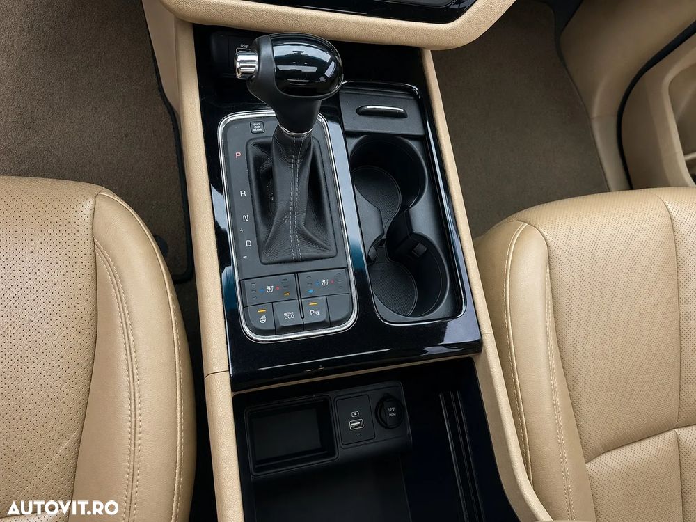 Kia Carnival - 7