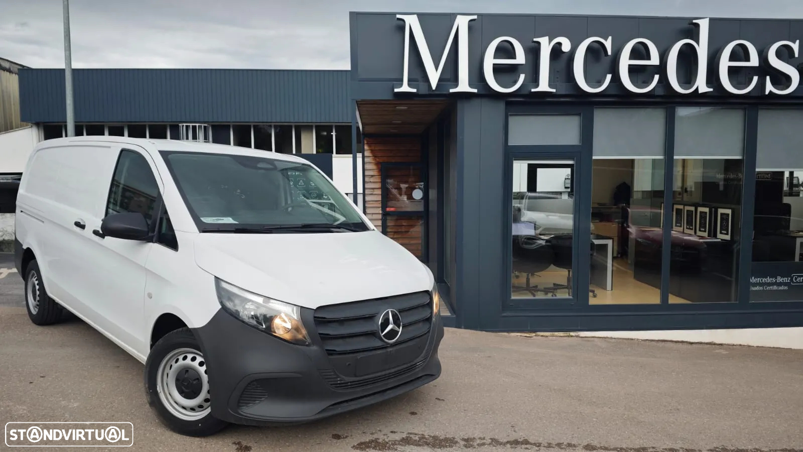 Mercedes-Benz Vito 114 Furgão Standard - 2