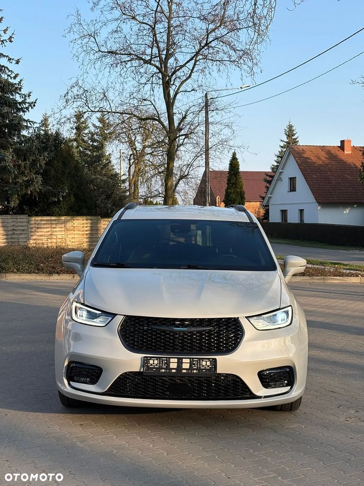 Chrysler Pacifica - 4