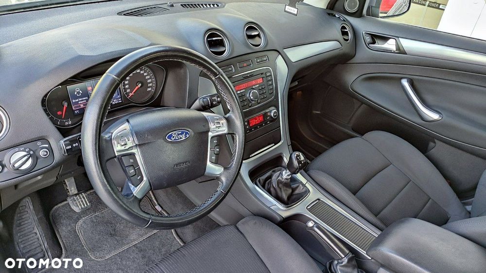 Ford Mondeo - 33