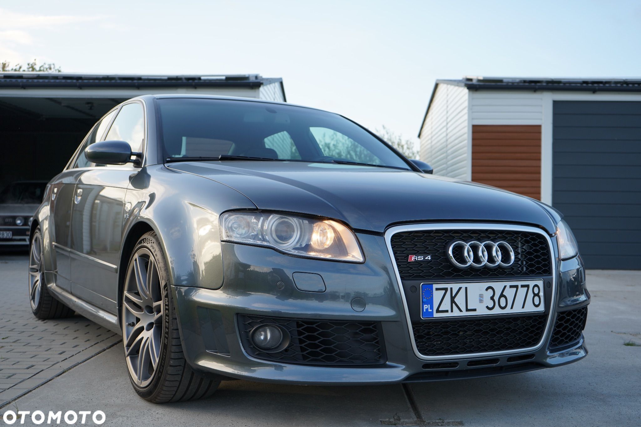 Audi RS4 Standard - 1