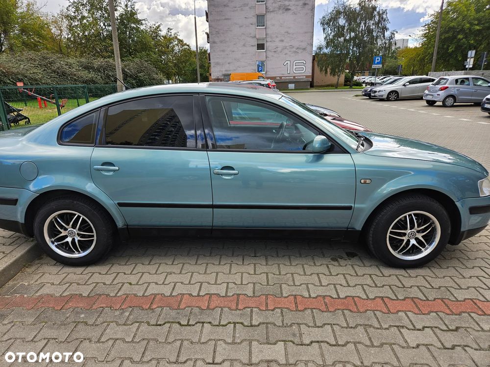 Volkswagen Passat 1.6 CL - 18