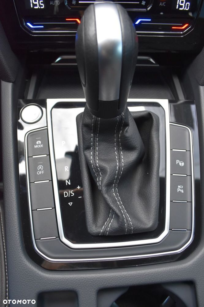 Volkswagen Arteon 2.0 TDI R-Line DSG - 25