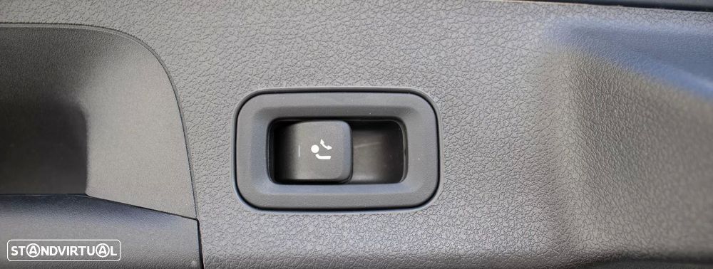 Mercedes-Benz CLA 180 d 8G-DCT Edition Progressive Line — fotografia 38