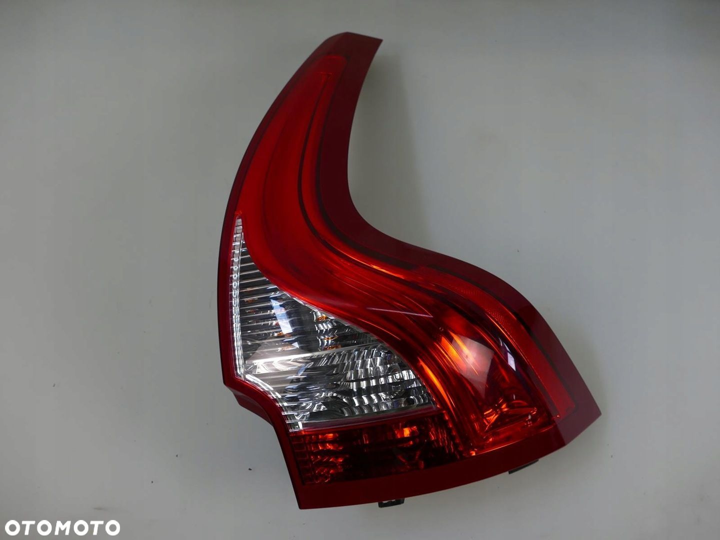 VOLVO XC60 I LIFT R-DESIGN LAMPA PRAWY TYŁ PRAWA TYLNA - 1