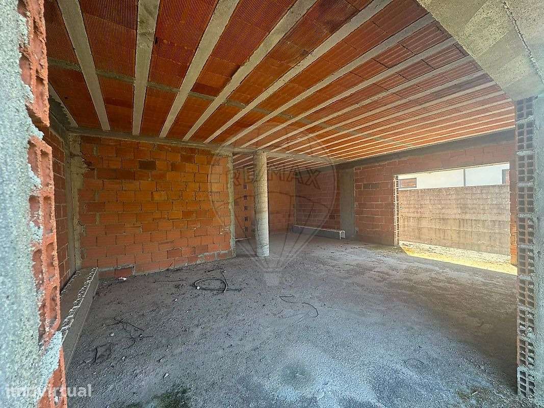 Moradia Geminada T4 com Estrutura Finalizada – Parada de Tibães, Braga - Grande imagem: 5/28