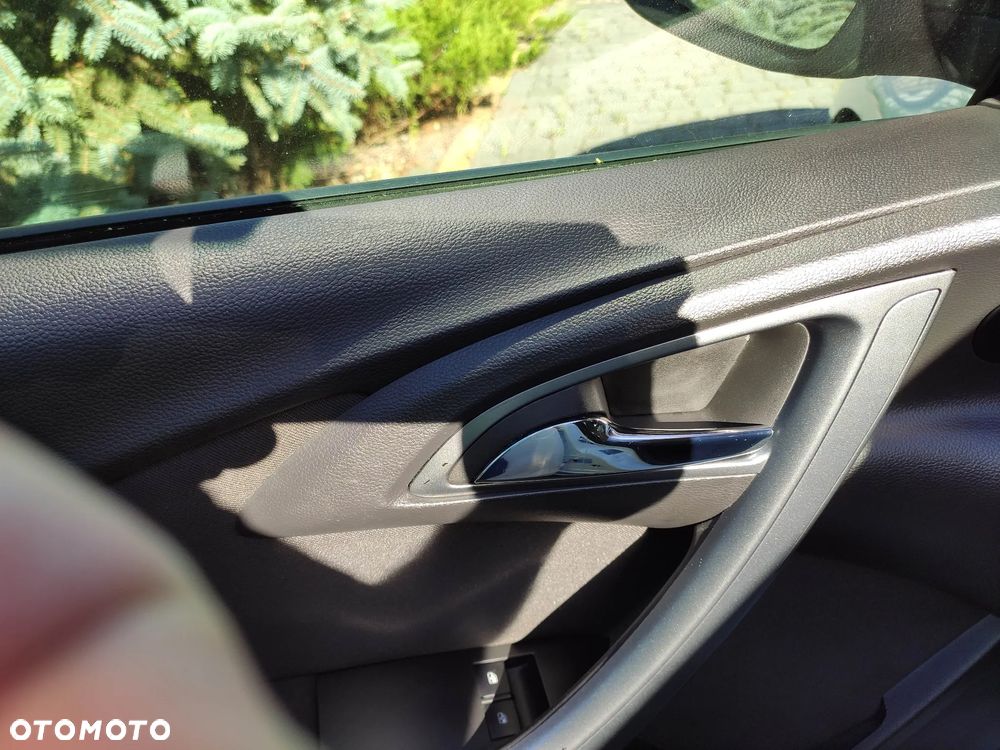 Opel Astra 2.0 CDTI DPF Color Edition - 18