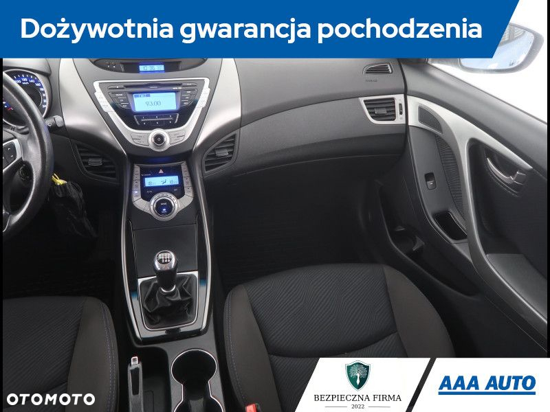 Hyundai Elantra - 9