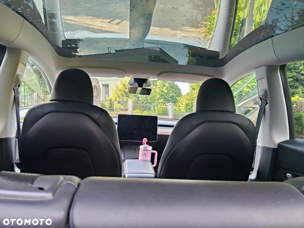 Tesla Model Y - 25