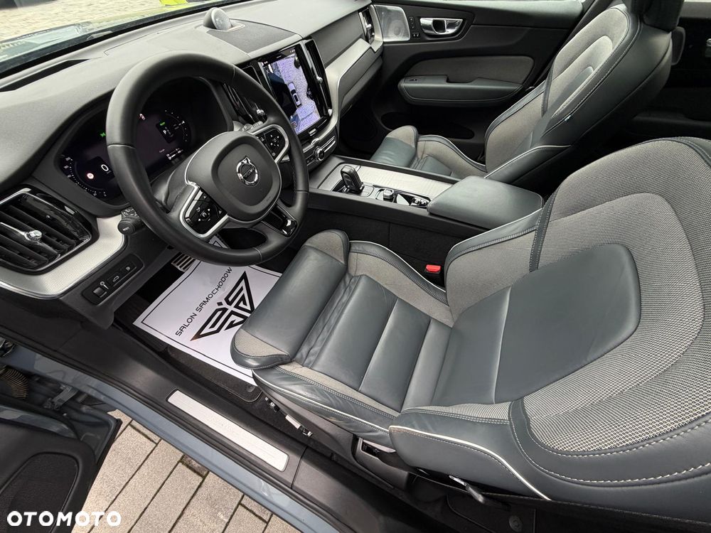 Volvo XC 60 T8 AWD Recharge Plus Black Edition - 22