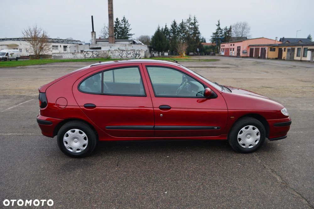 Renault Megane 1.6 RN - 5