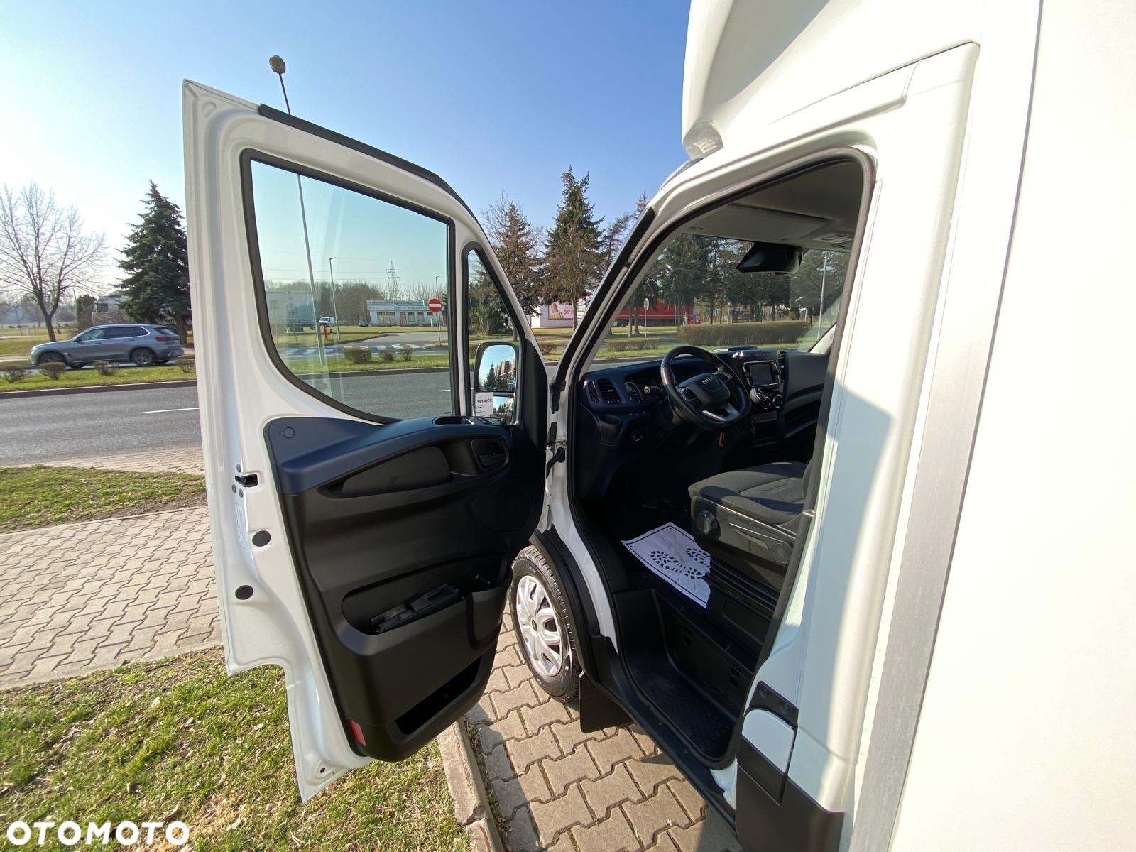 Iveco DAILY 35-160 HI-MATIC KONTENER WINDA WYSOKOŚĆ KONTENERA 2,5 M - 24