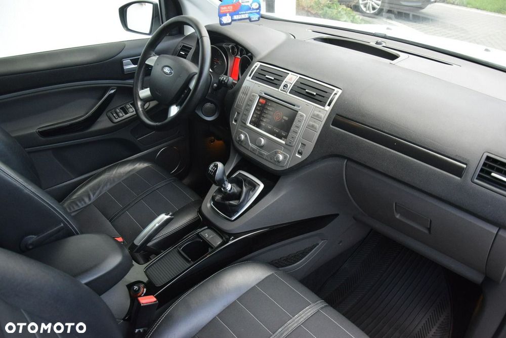 Ford Kuga 2.0 TDCi 4x4 Titanium - 34