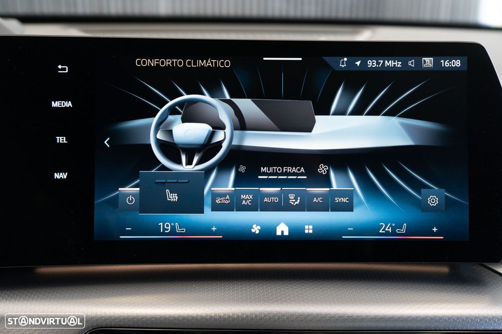 BMW iX2 eDrive20 Pack Desportivo M - 27