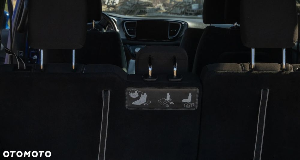 Chrysler Pacifica - 36