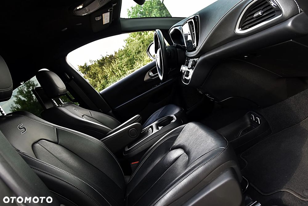 Chrysler Pacifica - 21