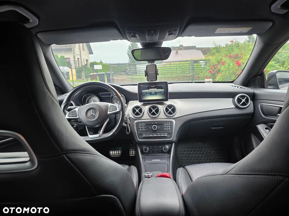 Mercedes-Benz CLA 250 4-Matic AMG Line - 11
