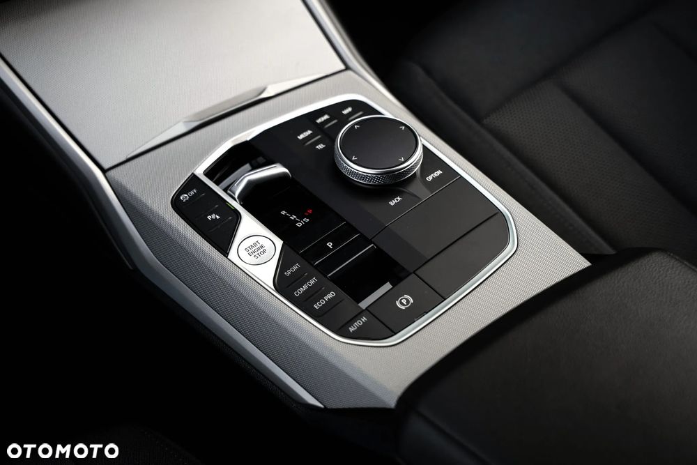 BMW Seria 3 318d - 32