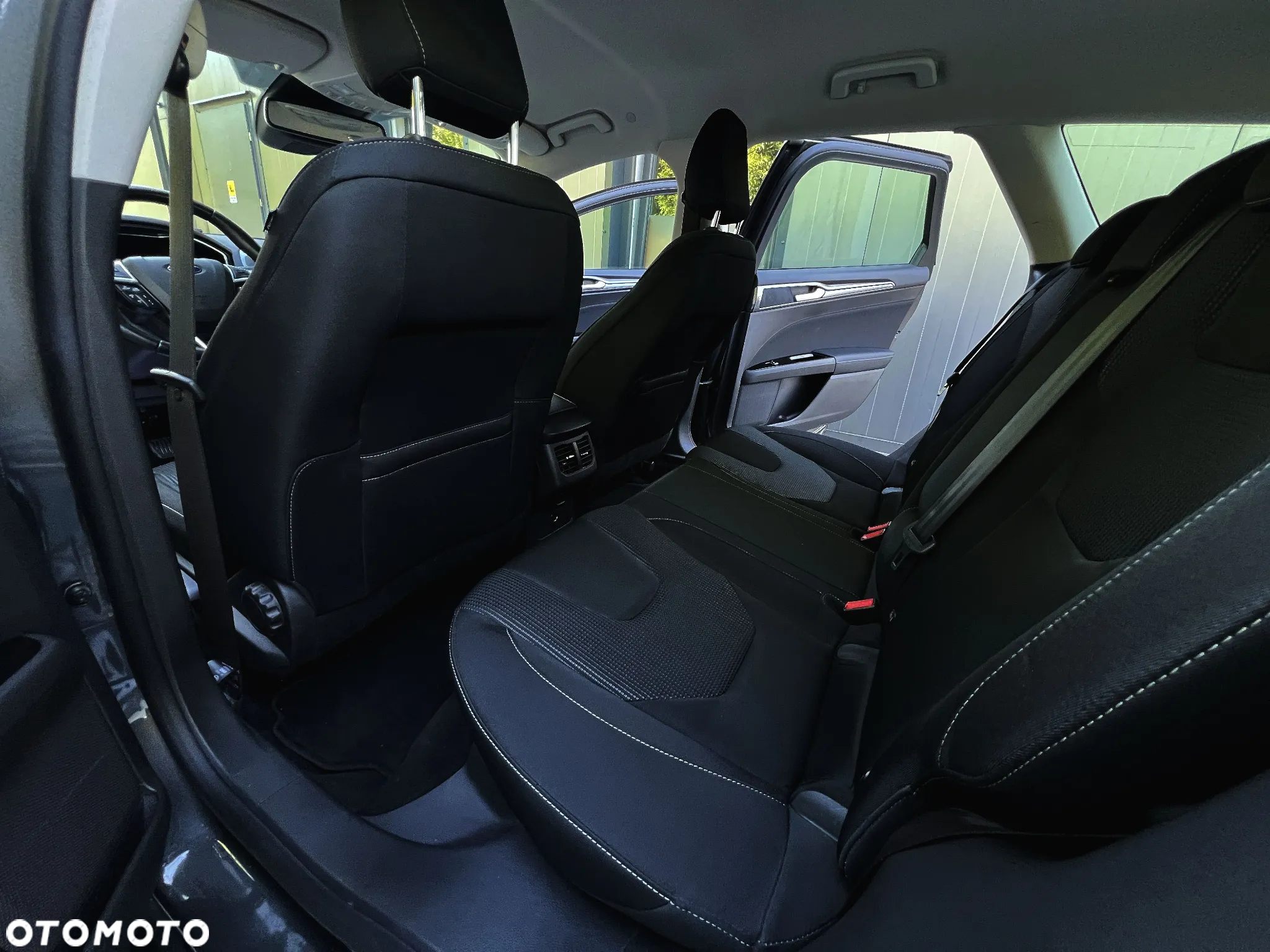 Ford Mondeo - 36