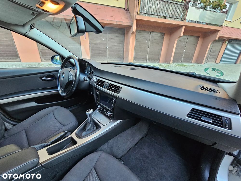 BMW Seria 3 318i - 27