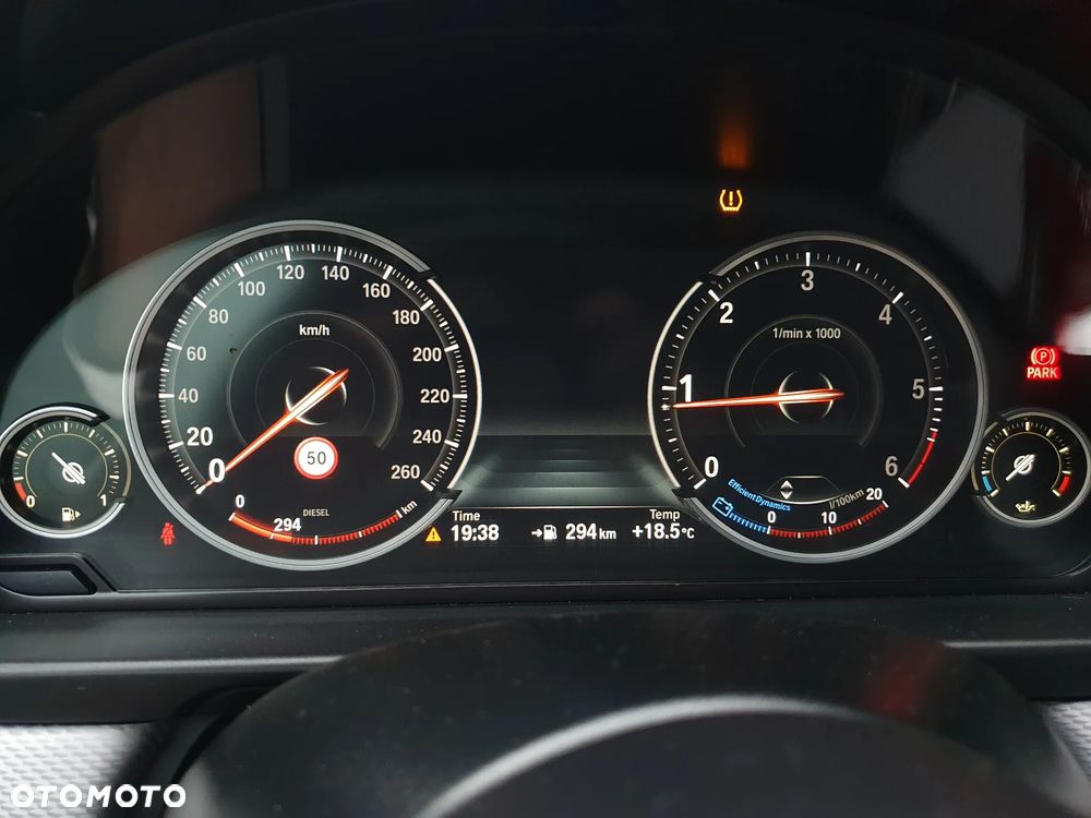 BMW Seria 5 520d M Sport - 14