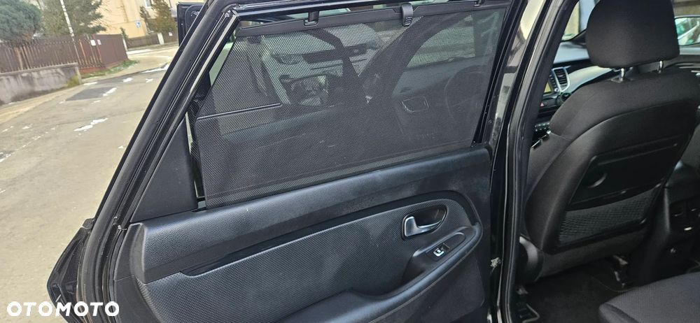 Kia Carens 1.7 CRDi 136 Dream Team Edition - 30