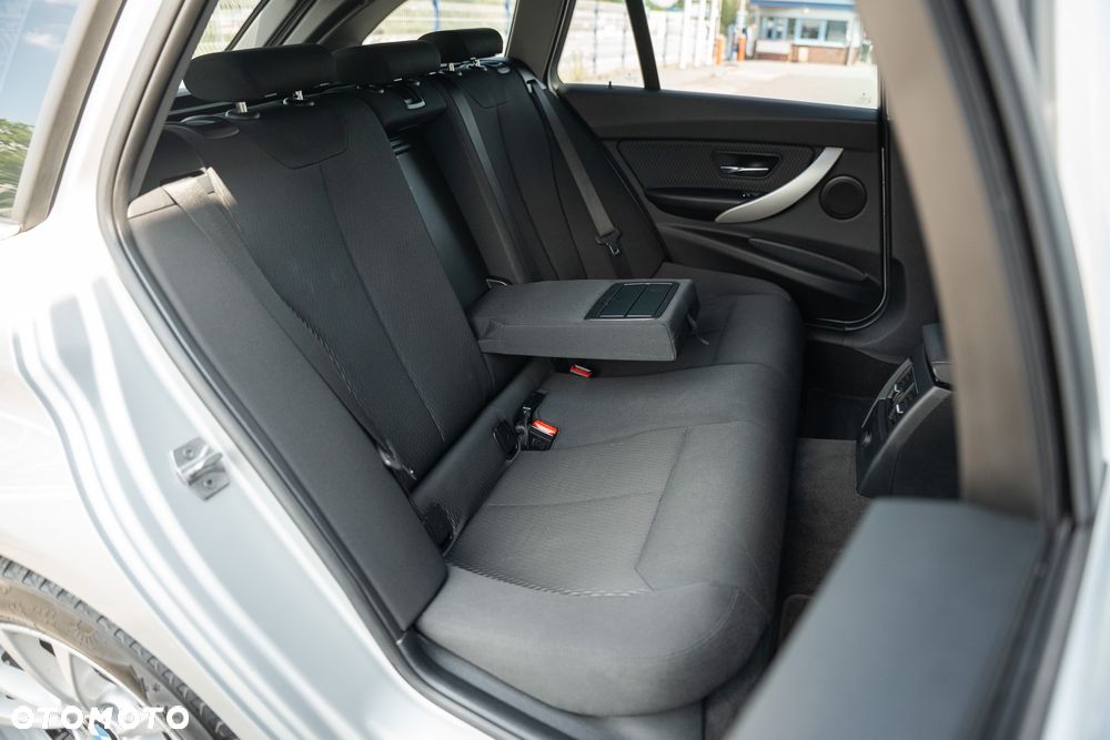 BMW Seria 3 318d - 36
