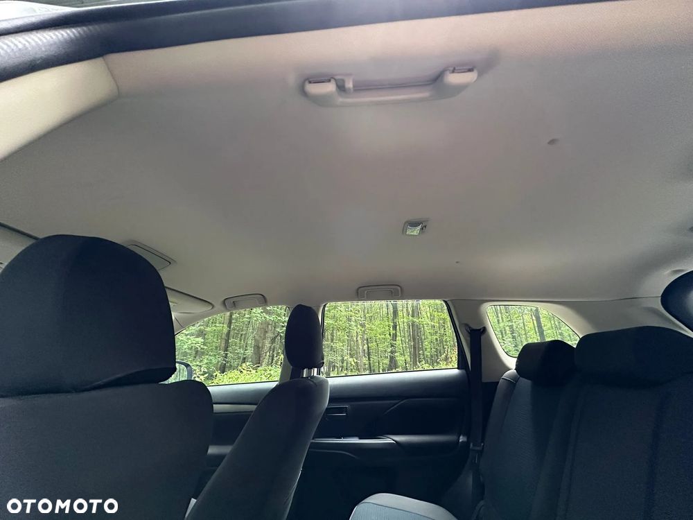 Mitsubishi Outlander 2.0 Invite + 2WD - 15