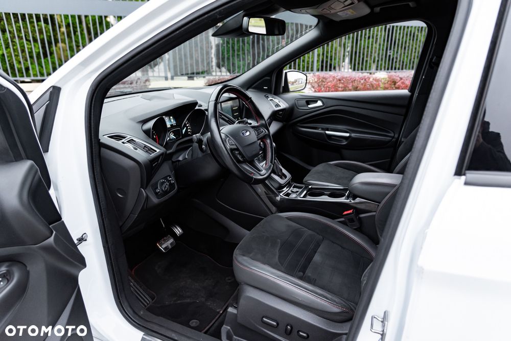 Ford Kuga 2.0 TDCi 4x4 ST-Line - 19