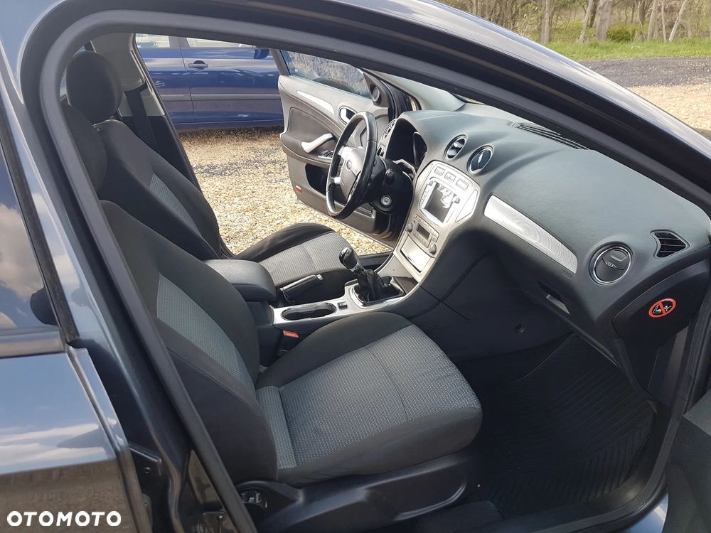 Ford Mondeo 2.0 Ambiente - 16