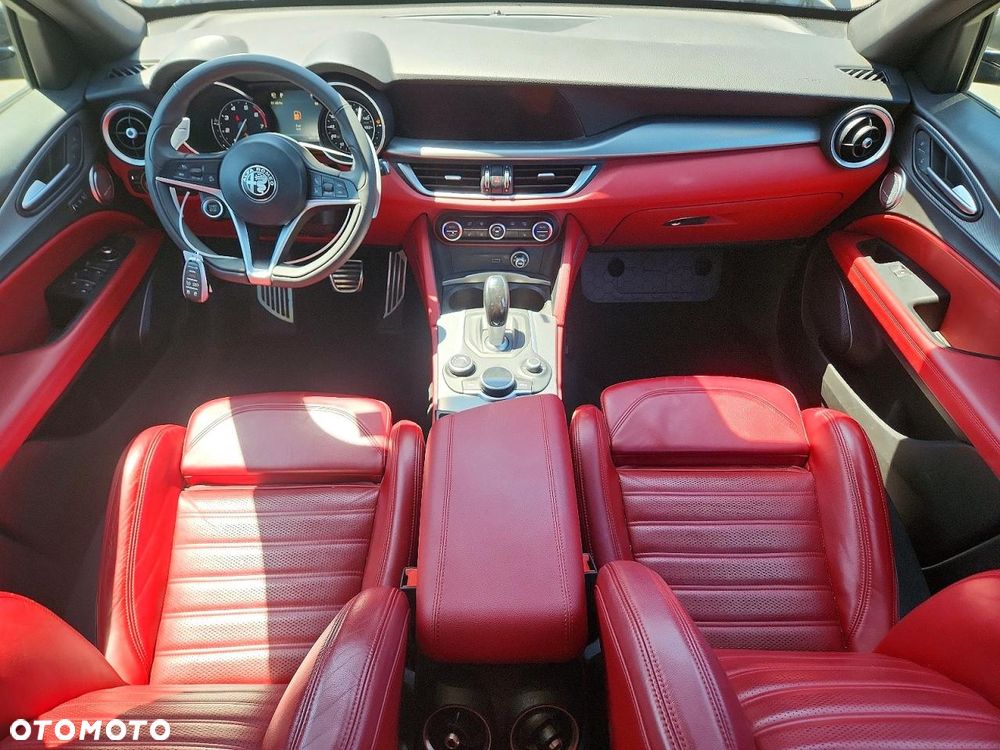 Alfa Romeo Stelvio 2.0 Turbo 16V AT8-Q4 Veloce Ti - 10