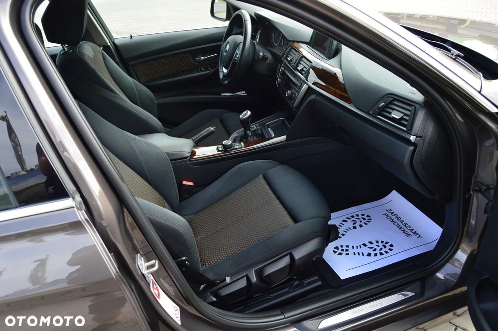 BMW Seria 3 318d Luxury Line - 29